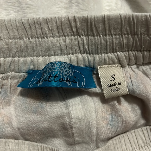 Buttons shorts - Picture 3 of 3